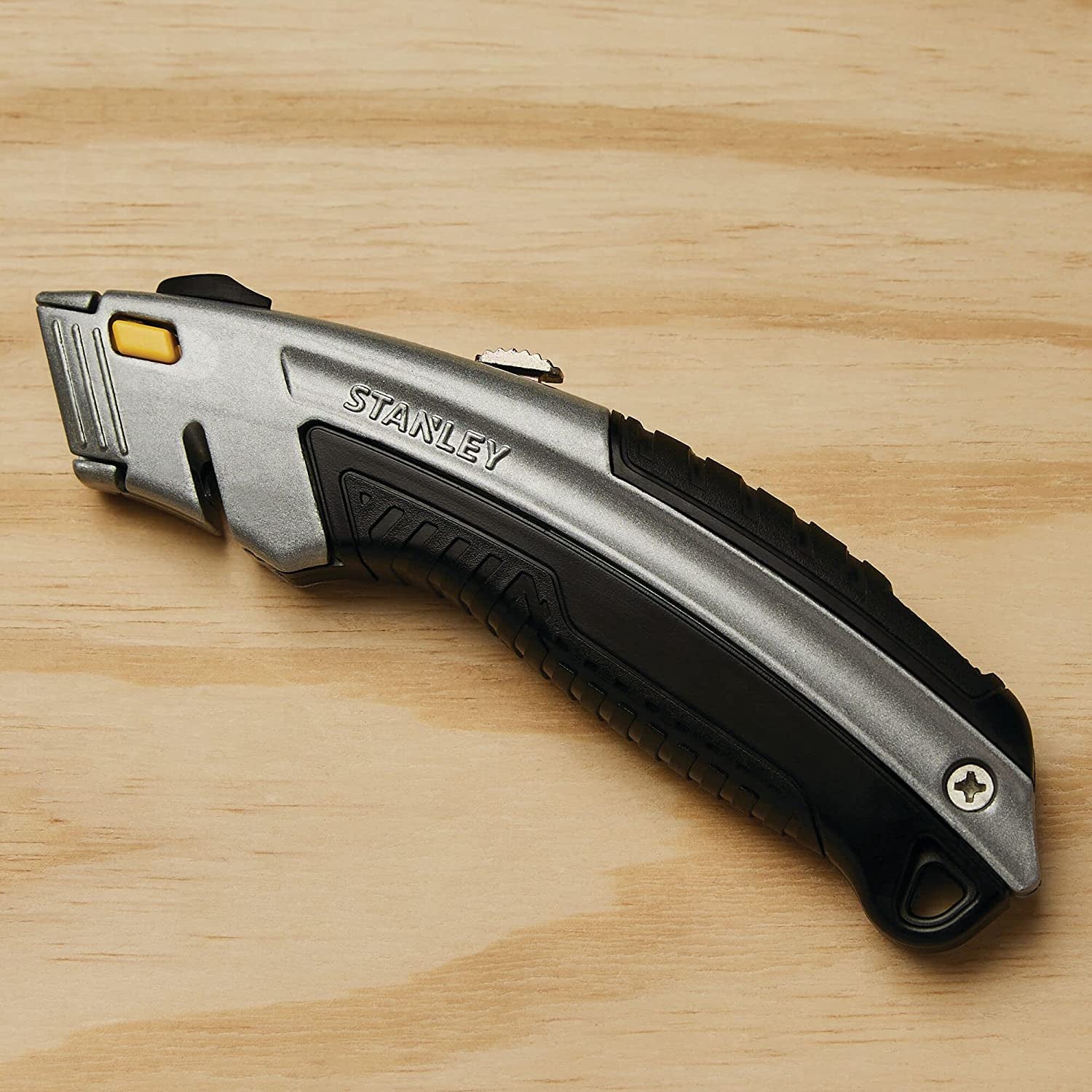 Instantchange Retractable Blade Heavy Duty Utility Knife with Interlocking Nose Design and Quick Blade Change 0-10-788