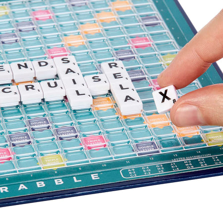 Scrabble Travel Game, Portable and Compact, 2-4 Players, Includes Playing Board, 4 Racks, 100 Letter Tiles, a Tile Bag, and Rules, 10Y+, Cjt11(Packaging May Vary)